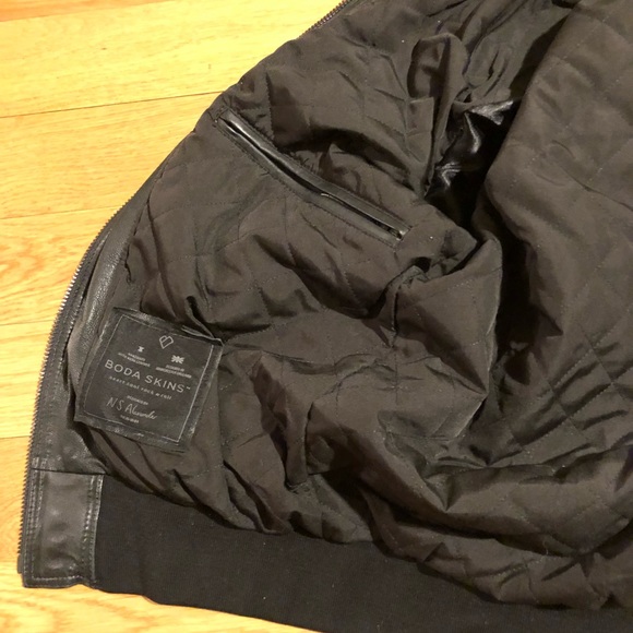 Bodaskins Men’s Leather Bomber Jacket